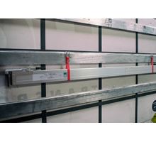 Bracket for intermediate side barrier on tarp boards, hook + strap 25 x 300 mm (1)